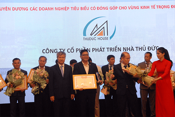 Thuduc House được nhận bằng khen vì những đóng góp tích cực cho Vùng kinh tế trọng điểm phía Nam