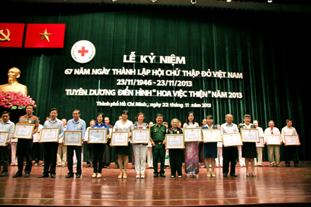 TDH nhận bằng khen của Hội chữ thập đỏ Việt Nam