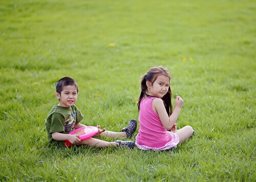 Khu công viên đối diện